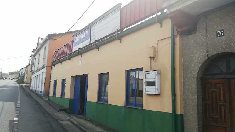 Fotografia tomada fuera de Aluvigar S.L. - Carpintería metálica y de aluminio en Barreiro (O), A Coruña