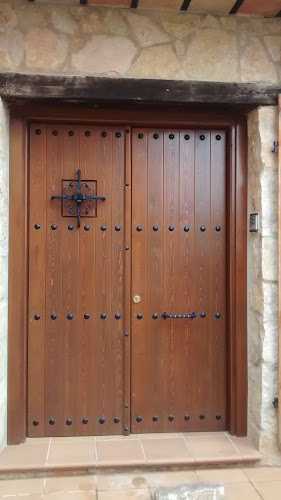 Fotografia tomada fuera de Carpintería Teruel - Carpintero en Checa, Guadalajara