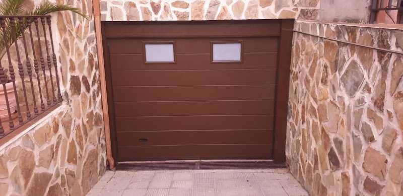 L&R Puertas de Garaje , Carpintería Metalica Y Cerrajeria - Cerrajero en Majadahonda, Madrid