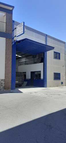 Fotografia tomada fuera de ALUMINIOS JAVIER RAMIREZ GONZALEZ - Carpintería metálica y de aluminio en Alhaurín el Grande, Málaga