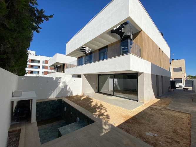 Fotografia tomada fuera de Persianas Antúnez, S.L. - Carpintería metálica y de aluminio en Alcalá de Guadaíra, Sevilla