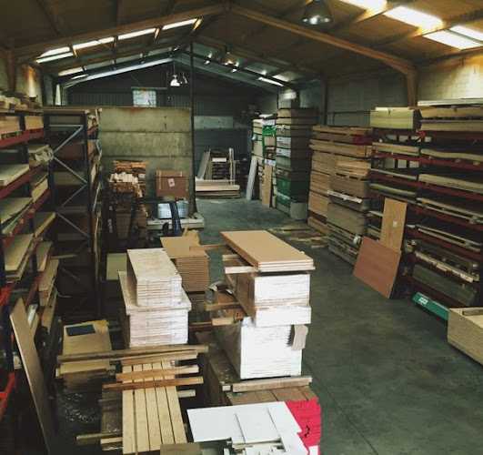 Fotografia tomada fuera de Maderas Gilcar, s.l. - Empresa maderera en Alcalá de Guadaíra, Sevilla