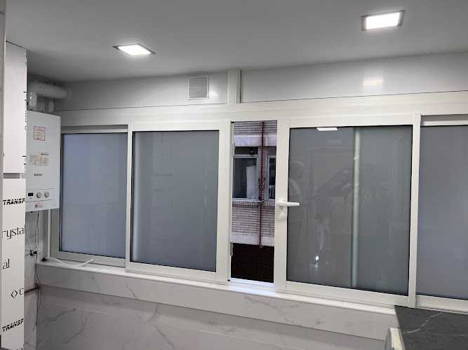 Fotografia tomada fuera de Aluminios Ardoz S L U - Carpintería metálica y de aluminio en Torrejón de Ardoz, Madrid