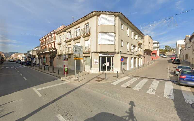 Fotografia tomada fuera de Aluminis Manel - Metal·listeria en Sant Martí Sarroca, Barcelona