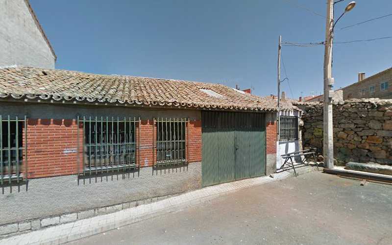 Fotografia tomada fuera de Cerrajeria José Batolomé - Carpintería metálica y de aluminio en Navalperal de Pinares, Ávila