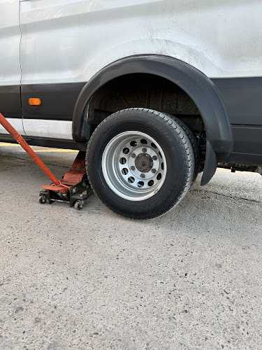 Fotografia tomada fuera de Reparación Automóviles Cercós, S.L.U. - Taller mecánico en La Puebla de Valverde, Teruel