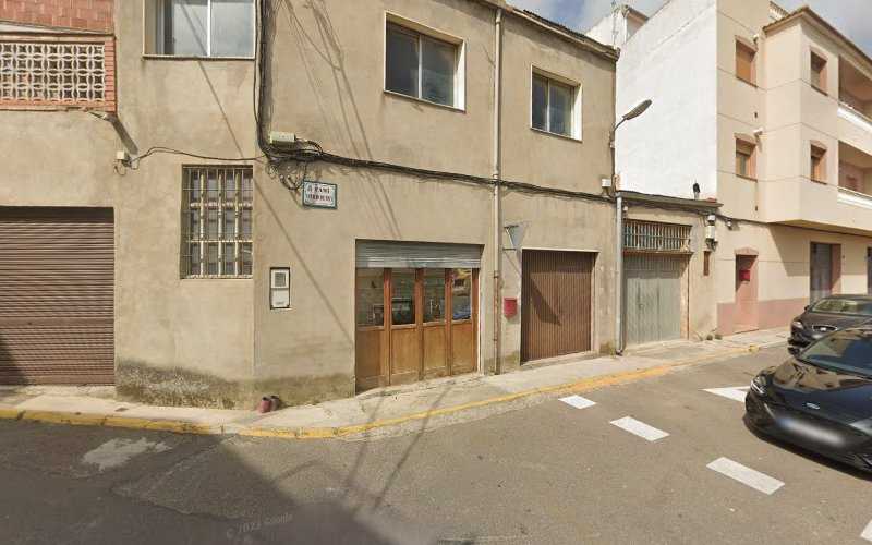 Fotografia tomada fuera de Carpintería Fontdeco - Tienda de armarios en La Font de la Figuera, Valencia