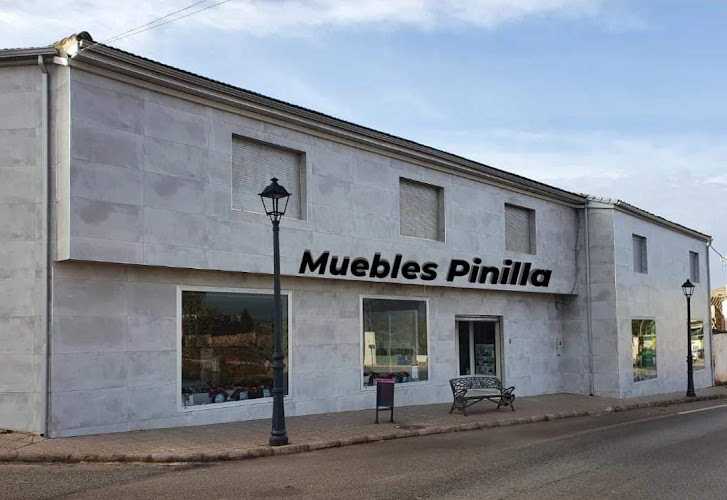 Fotografia tomada fuera de Muebles Pinilla - Tienda de muebles en Arquillos, Jaén