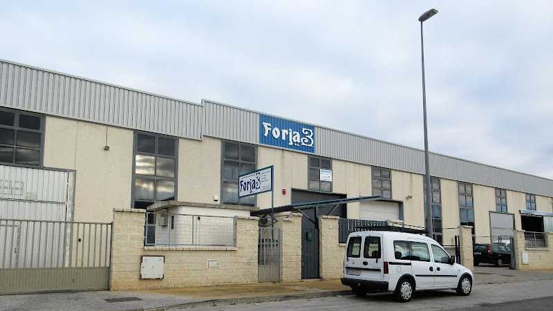 Fotografia tomada fuera de Forja 3 - Taller de metalurgia en Antequera, Málaga