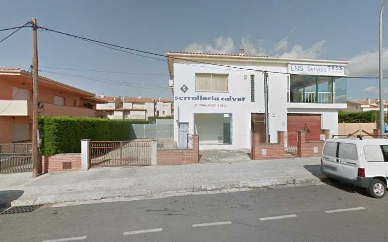 Fotografia tomada fuera de Serralleria Calvet - Carpintería metálica y de aluminio en Altafulla, Tarragona
