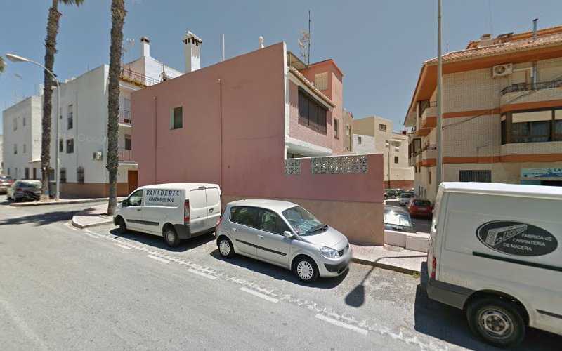 Fotografia tomada fuera de Hermanos Sáez Palomino C.B. - Carpintería metálica y de aluminio en Almuñécar, Granada