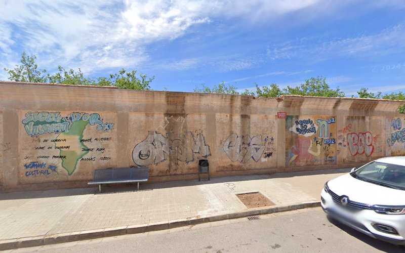 Fotografia tomada fuera de Aluminios Salvador Pastor - Metal·listeria en Bonrepòs i Mirambell, Valencia