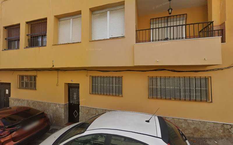 Fotografia tomada fuera de Carpintería Lucía - Tienda de armarios en Algeciras, Cádiz