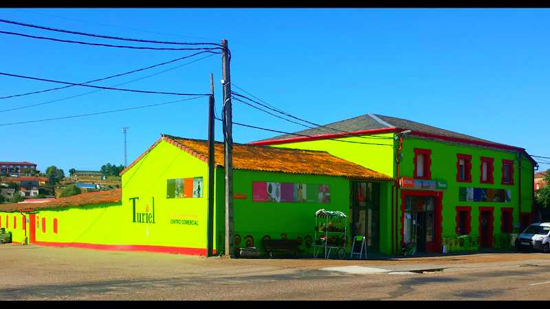 Fotografia tomada fuera de Agrocentro Turiel S L - Centro comercial en Alcañices, Zamora