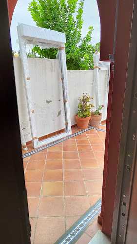 Fotografia tomada fuera de Aluminios Llorza - Carpintería metálica y de aluminio en Sanlúcar la Mayor, Sevilla