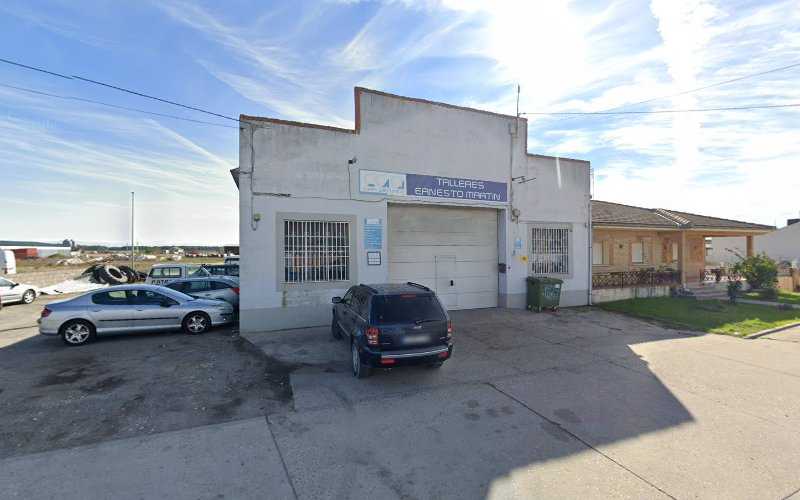 Fotografia tomada fuera de Talleres Ernesto Martin - Taller de reparación de automóviles en Gomezserracín, Segovia