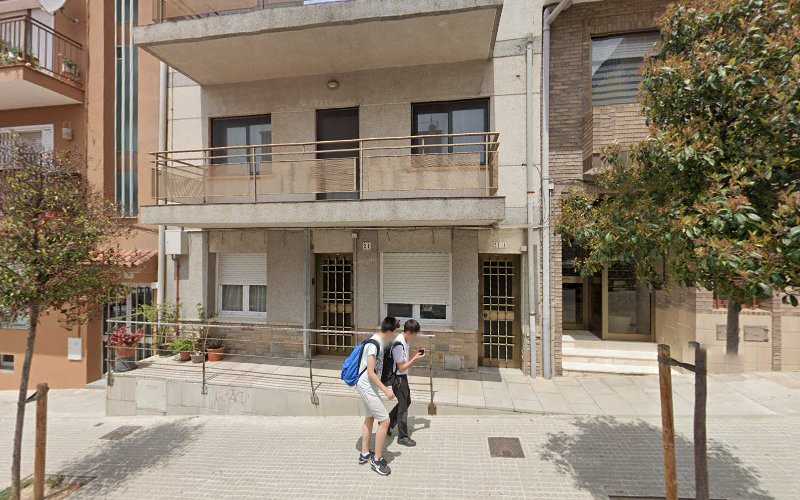 Fotografia tomada fuera de Estanterías Record - Carpintería en Corró d'Avall, Barcelona