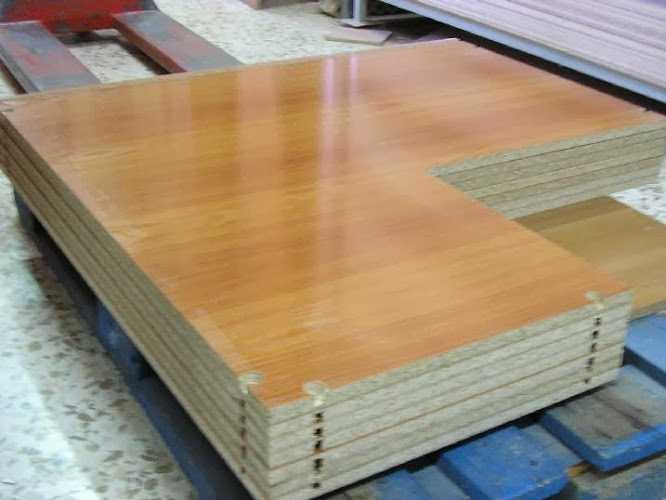 Fotografia tomada fuera de Maderas Velasco - Tienda de bricolaje en Armilla, Granada