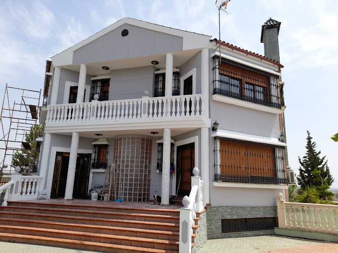 Fotografia tomada fuera de Pinturas Hermanos Hidalgo Aguilar - Pintor en Cerro Muriano, Córdoba