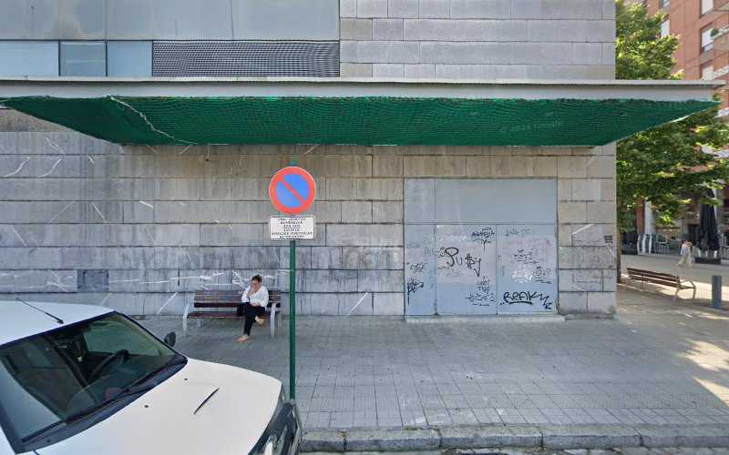 Fotografia tomada fuera de Cierres Y Montajes Sa - Carpintería metálica y de aluminio en Galdakao, Vizcaya