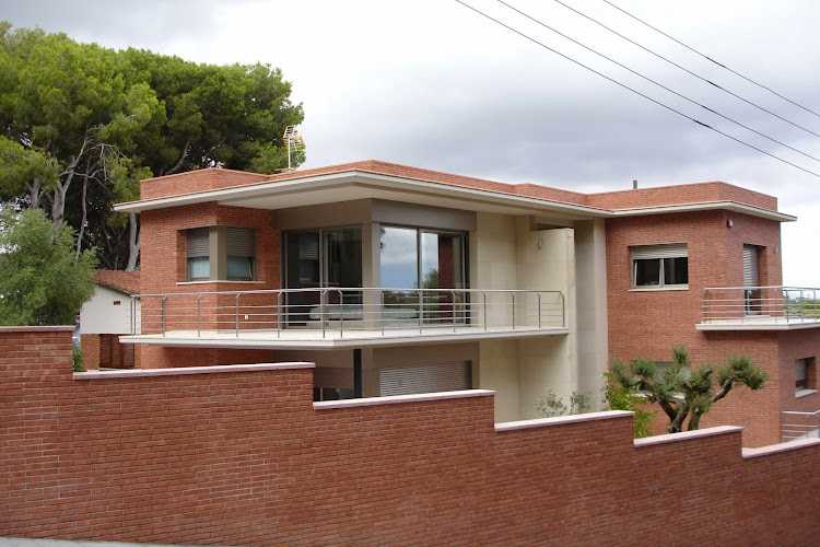 Fotografia tomada fuera de Carpintería Romero - Hogar de grupo en Castelldefels, Barcelona