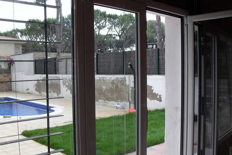 Fotografia tomada fuera de Alucast De Iborra - Carpintería metálica y de aluminio en Barcelona, Barcelona