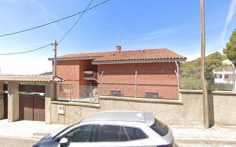 Fotografia tomada fuera de Dexter Madera SL - Tienda de armarios en Gavà, Barcelona