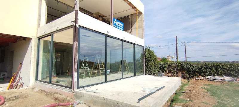 Fotografia tomada fuera de Aluminios Abraham - Carpintería metálica y de aluminio en Castelldefels, Barcelona