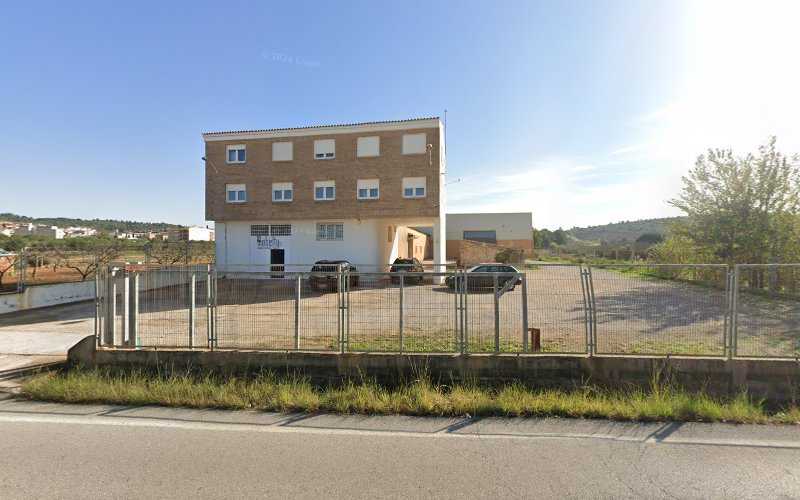 Fotografia tomada fuera de Mobelty - Fábrica de muebles en Cabanes, Castellón