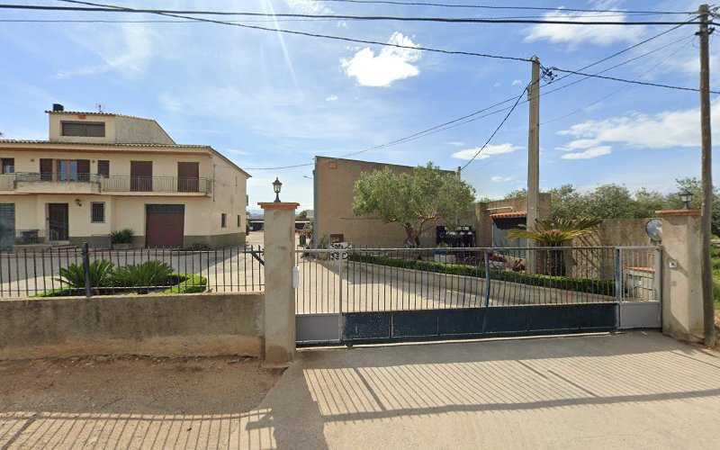 Fotografia tomada fuera de Agustí Empordà - Empresa de hierros y aceros en Cabanes, Girona