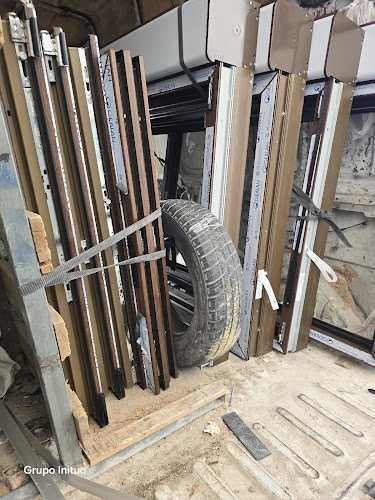 Fotografia tomada fuera de Grupo Inituo - Proveedor de ventanas en Madrid, Madrid