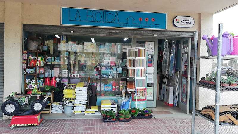 Fotografia tomada fuera de LA BOTIGA T DE TOT (BONMATÍ) - Papelería en Bonmatí, Girona