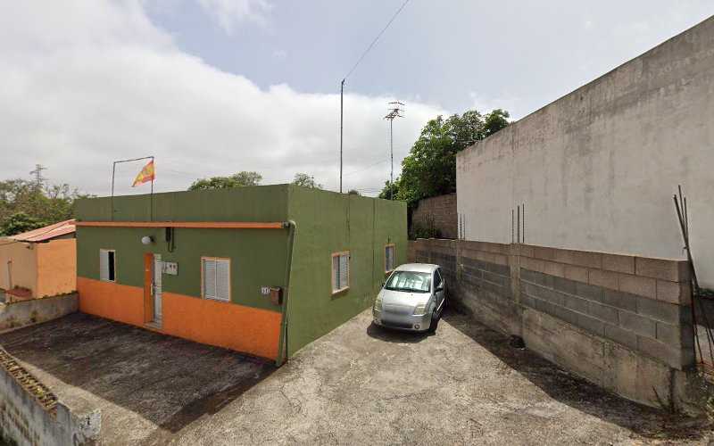 Fotografia tomada fuera de Aluminios Benito Baute E Hijos - Carpintería metálica y de aluminio en Agua García, Santa Cruz de Tenerife