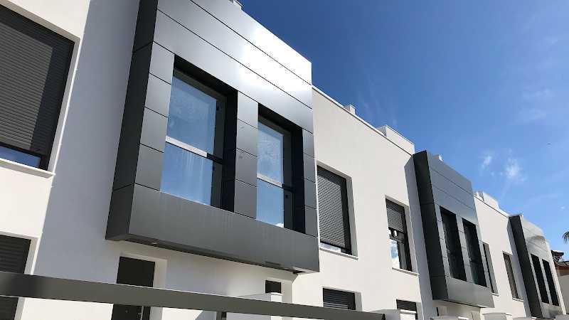 Fotografia tomada fuera de Ventanas y Cerramientos DAMA - Proveedor de ventanas en Córdoba, Córdoba