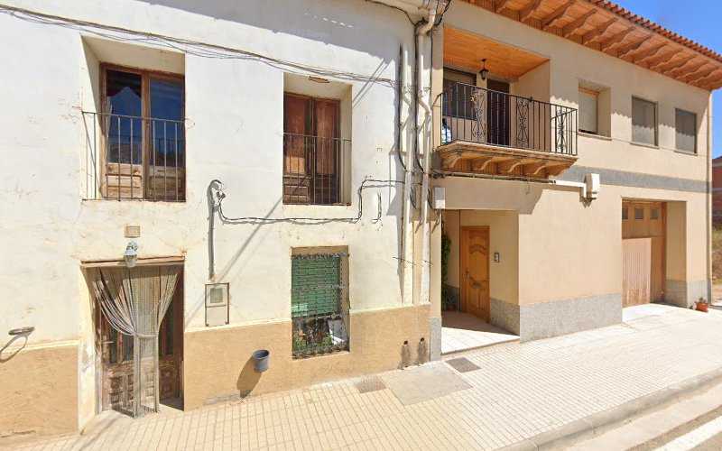 Fotografia tomada fuera de Francisco Rufino Gil Mata - Tienda de armarios en Valdeltormo, Teruel