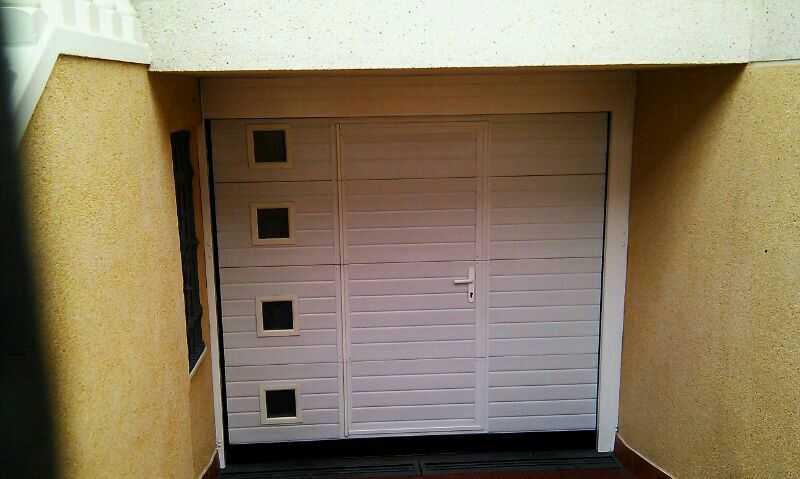 Fotografia tomada fuera de Instaladores de Puertas Automáticas en Granada - STARMATIC - Proveedor de puertas en Cijuela, Granada