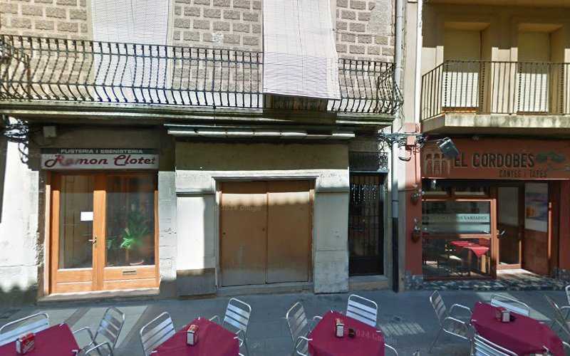 Fotografia tomada fuera de Fusteria Ramon Clotet - Lumber store en Cervera, Lérida