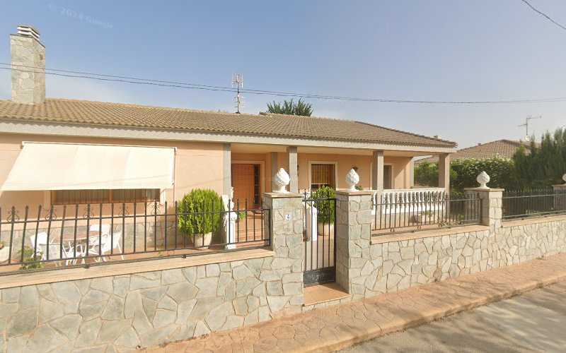 Fotografia tomada fuera de Carpintería Quiles y Tomás - Tienda de armarios en Caudete, Albacete