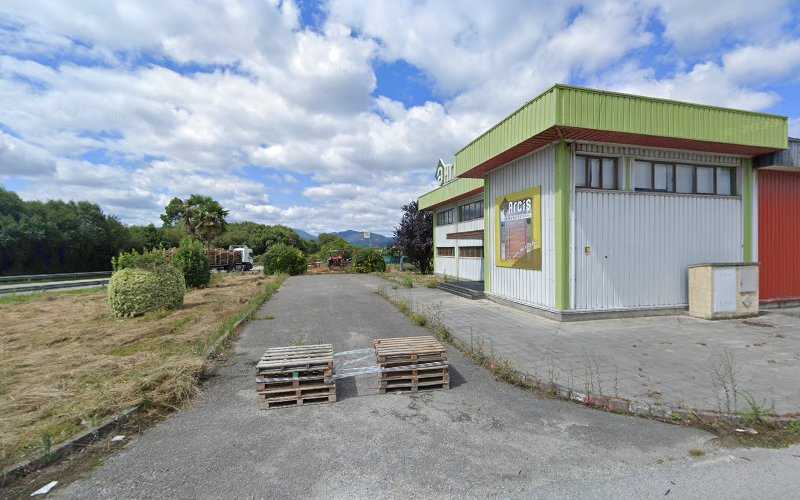 Fotografia tomada fuera de Arcis Soluciones - Carpintería en Navia, Asturias