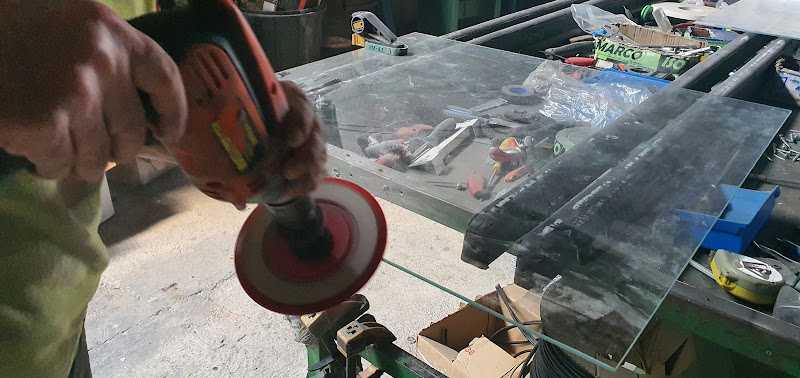 Fotografia tomada fuera de Carpinteria de Aluminio y Cristaleria A. LOZANO - Cristalero en Caniles, Granada