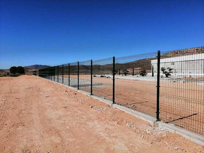 Fotografia tomada fuera de Construcciones Metálicas García Rubio - Carpintería metálica y de aluminio en Caniles, Granada