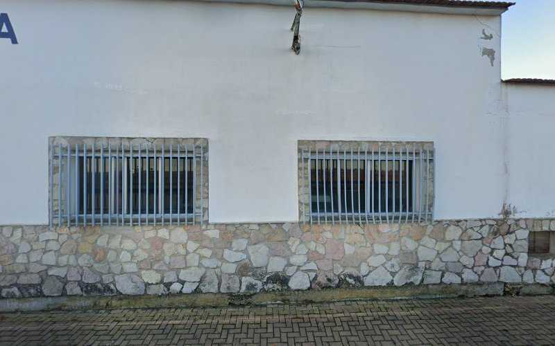 Fotografia tomada fuera de Aluminios y Cristalería Madrigal - Carpintería metálica y de aluminio en El Provencio, Cuenca