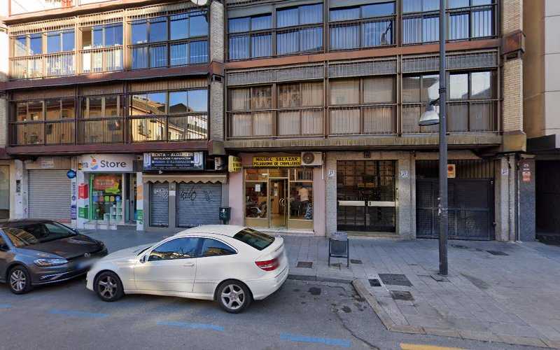 Fotografia tomada fuera de Aluminios y Persianas del Sur, SL - Metalwork en Granada, Granada