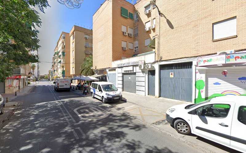 Fotografia tomada fuera de Cristalería y Alumnios Guerrero - Carpintería metálica y de aluminio en Granada, Granada