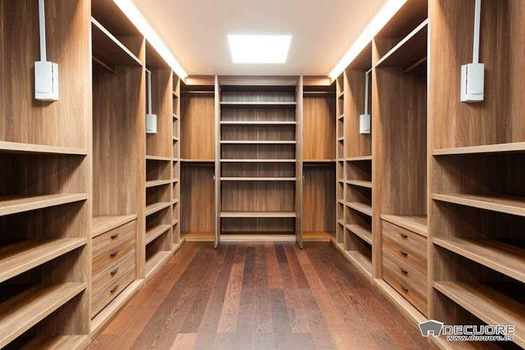 Fotografia tomada fuera de Decuore - Tienda de armarios en Granada, Granada