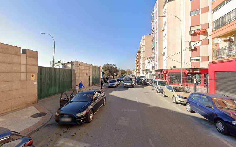 Fotografia tomada fuera de Metalúrgica San José Artesano - Carpintería metálica y de aluminio en Granada, Granada