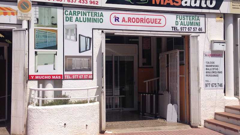 Fotografia tomada fuera de Cerrajería A Rodríguez S C P - Ventana de aluminio en Cunit, Tarragona