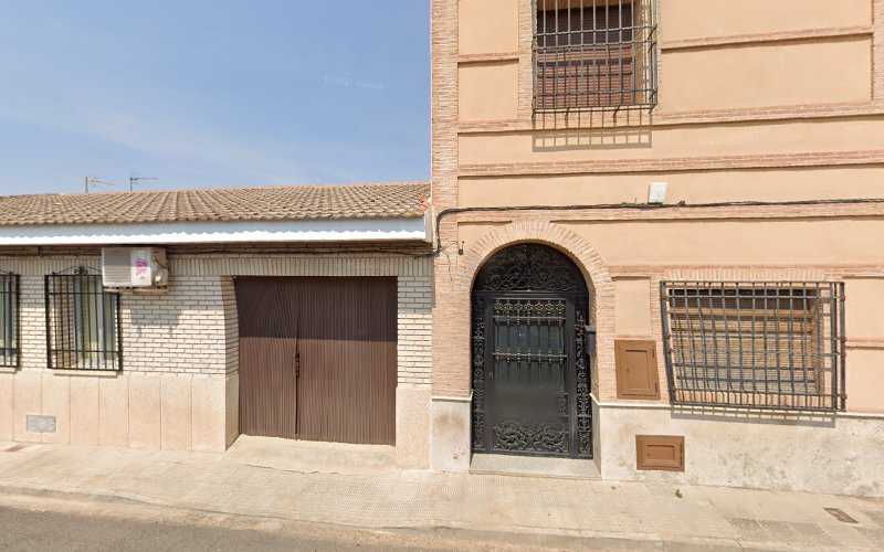 Fotografia tomada fuera de Aluminios Legazpi - Carpintería metálica y de aluminio en Miguelturra, Ciudad Real