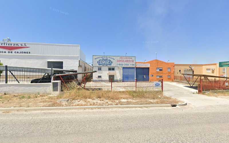 Fotografia tomada fuera de Muebles Cruz - Fábrica de muebles en Mancha Real, Jaén