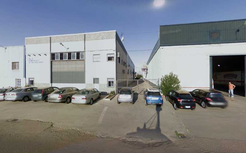 Fotografia tomada fuera de Alumsur - Carpintería metálica y de aluminio en Los Rosales, Sevilla